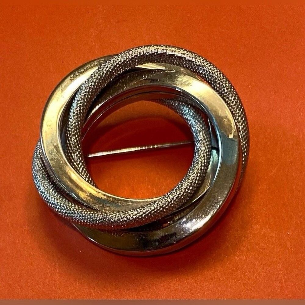 Vintage Women’s Brooch Pin Silver Tone Intertwined Circles 2”